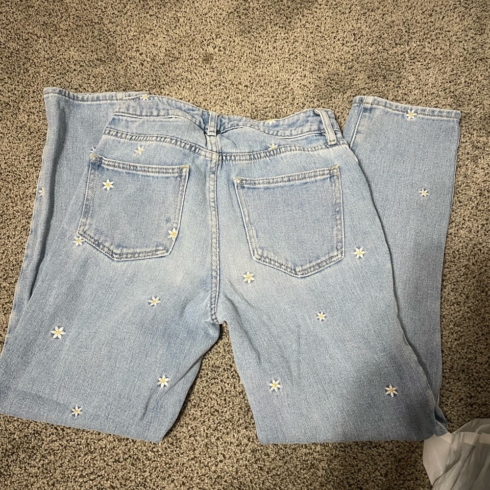 PacSun‎ Light Blue Jeans with white flowers - Picture 2 of 5